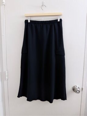Aritzia cargo Black Midi Skirt with Pockets